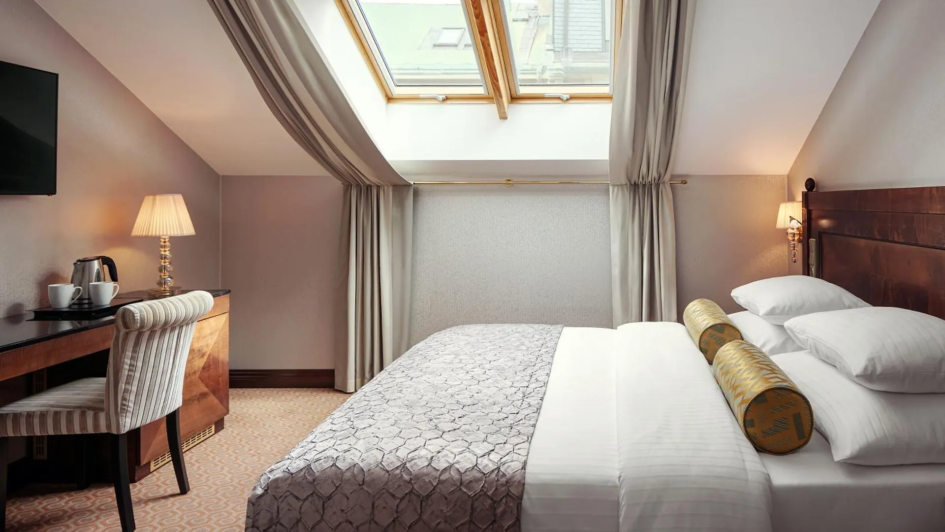 Cosmopolitan Hotel Praha 5*,