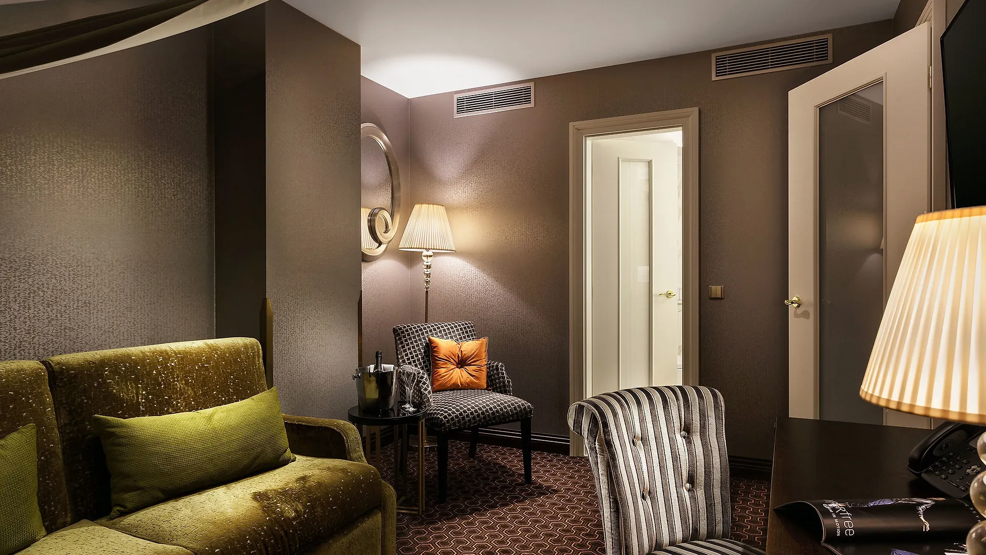 Cosmopolitan Hotel Praha 5*,